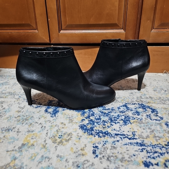 Coach Holiday Leather Ankle Mid Heel Booties Size 9.5 - Picture 6 of 10